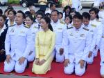 พิธีทำบุญตักบาตร พิธีวางพวงมาลาและถวายบังคม พิธีจุดเทียนเพื่